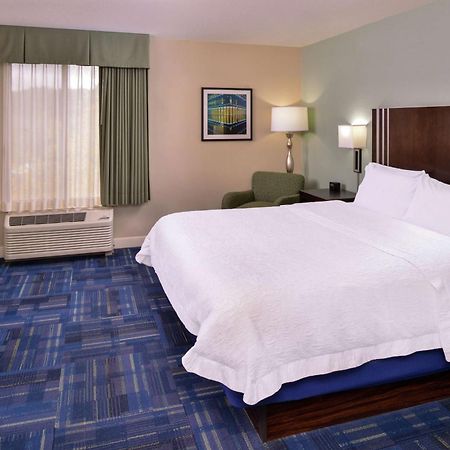 Hampton Inn Eugene Exterior photo