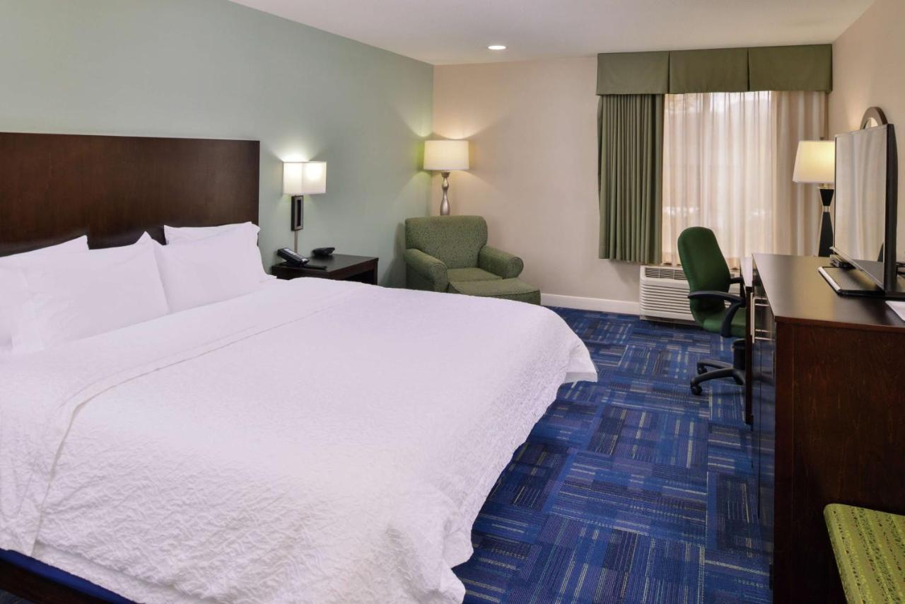 Hampton Inn Eugene Exterior photo