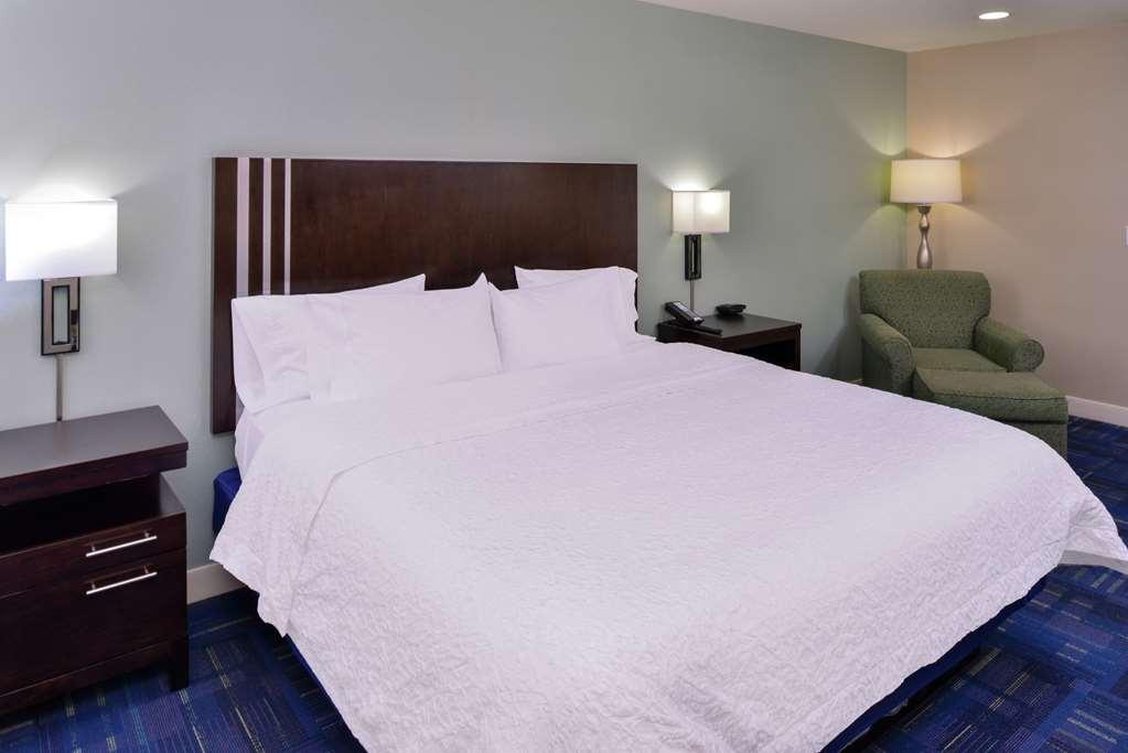 Hampton Inn Eugene Room photo