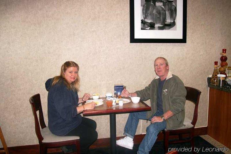 Hampton Inn Eugene Restaurant photo