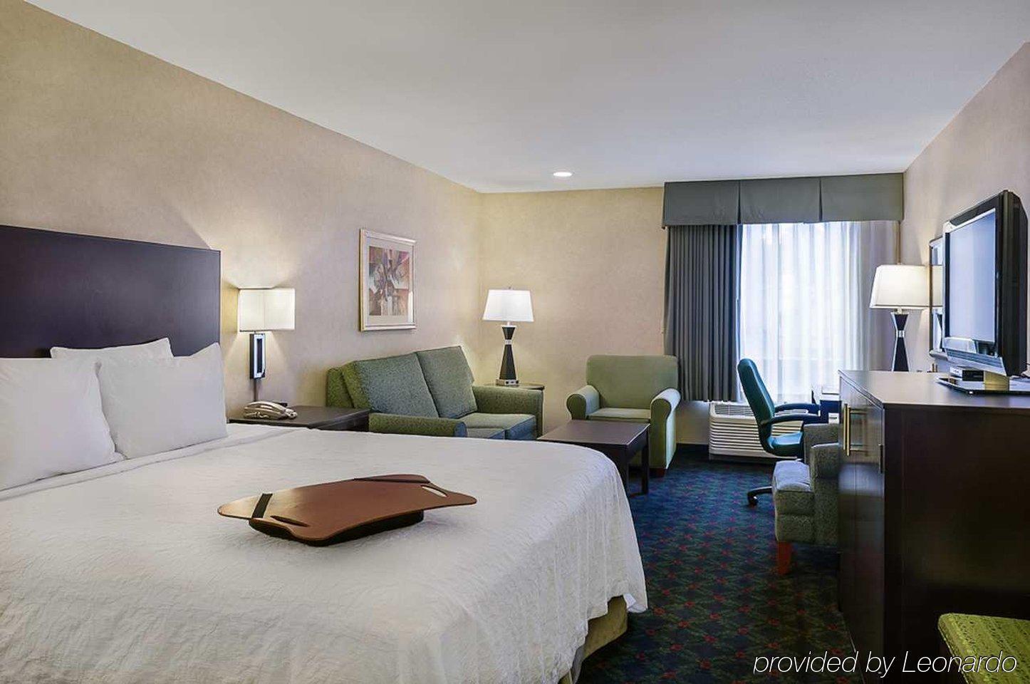 Hampton Inn Eugene Exterior photo