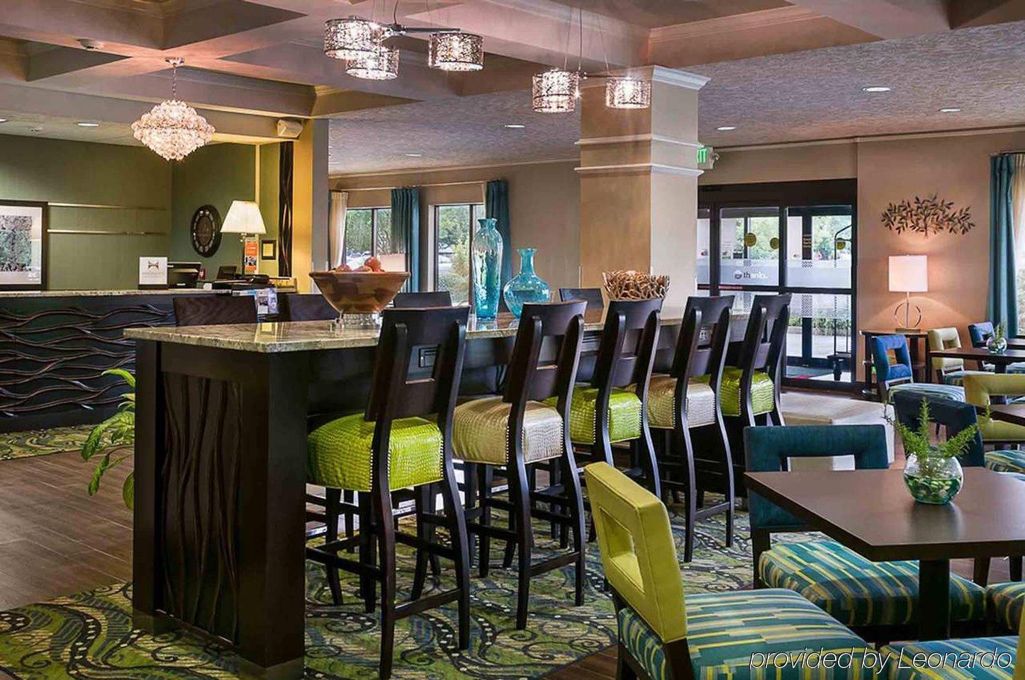 Hampton Inn Eugene Exterior photo