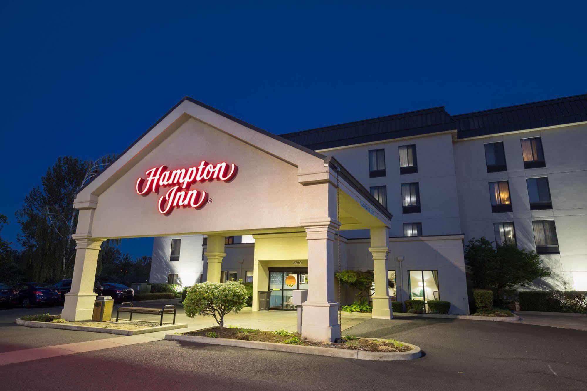 Hampton Inn Eugene Exterior photo