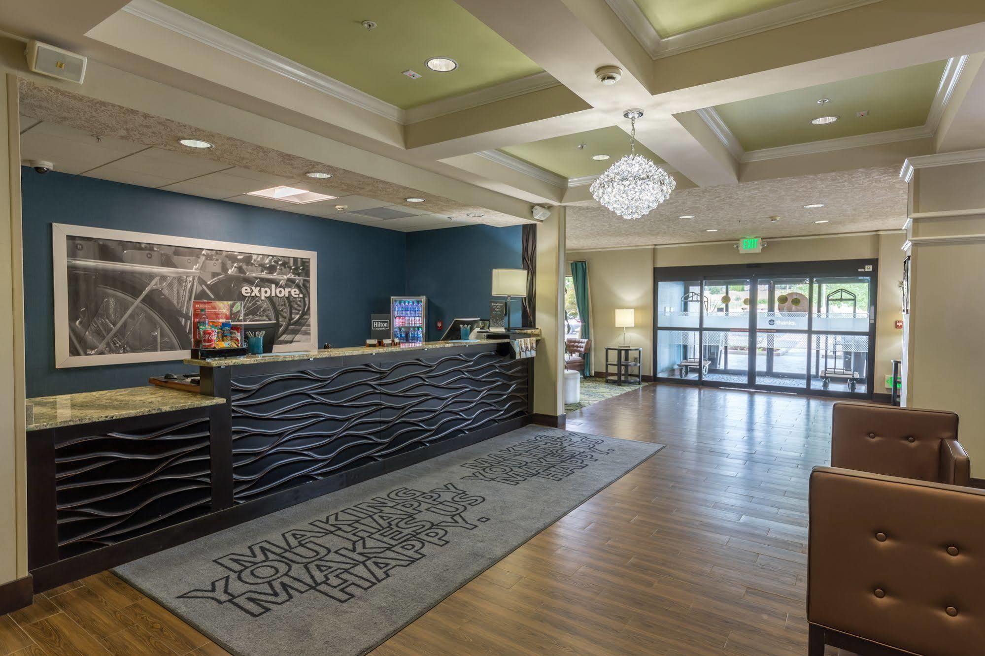 Hampton Inn Eugene Exterior photo