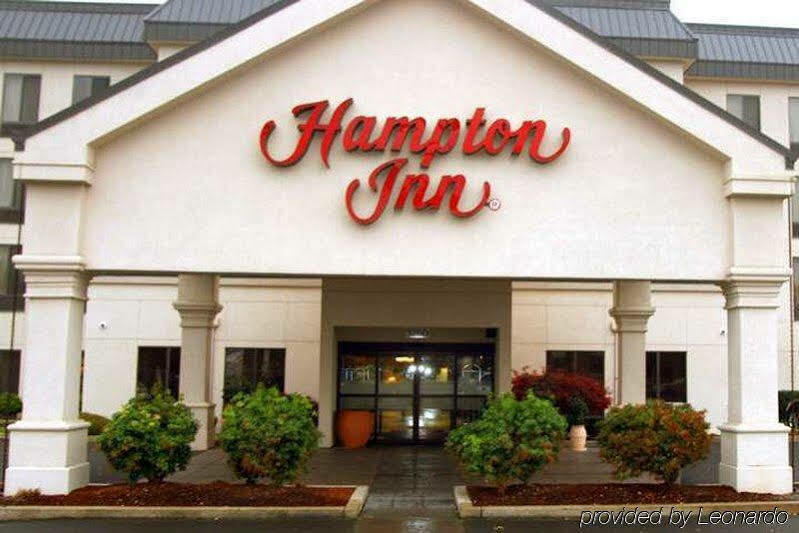 Hampton Inn Eugene Exterior photo